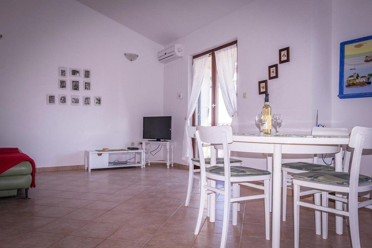 Apartments Brane - 100M From The Beach Trogir Exterior foto